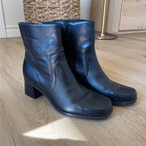 Y2K Naturalizer Booties size 10